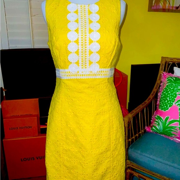 Lilly Pulitzer NWT Railee Eyelet Shift Dress St Tropez Yellow Size 4 - Picture 4 of 15